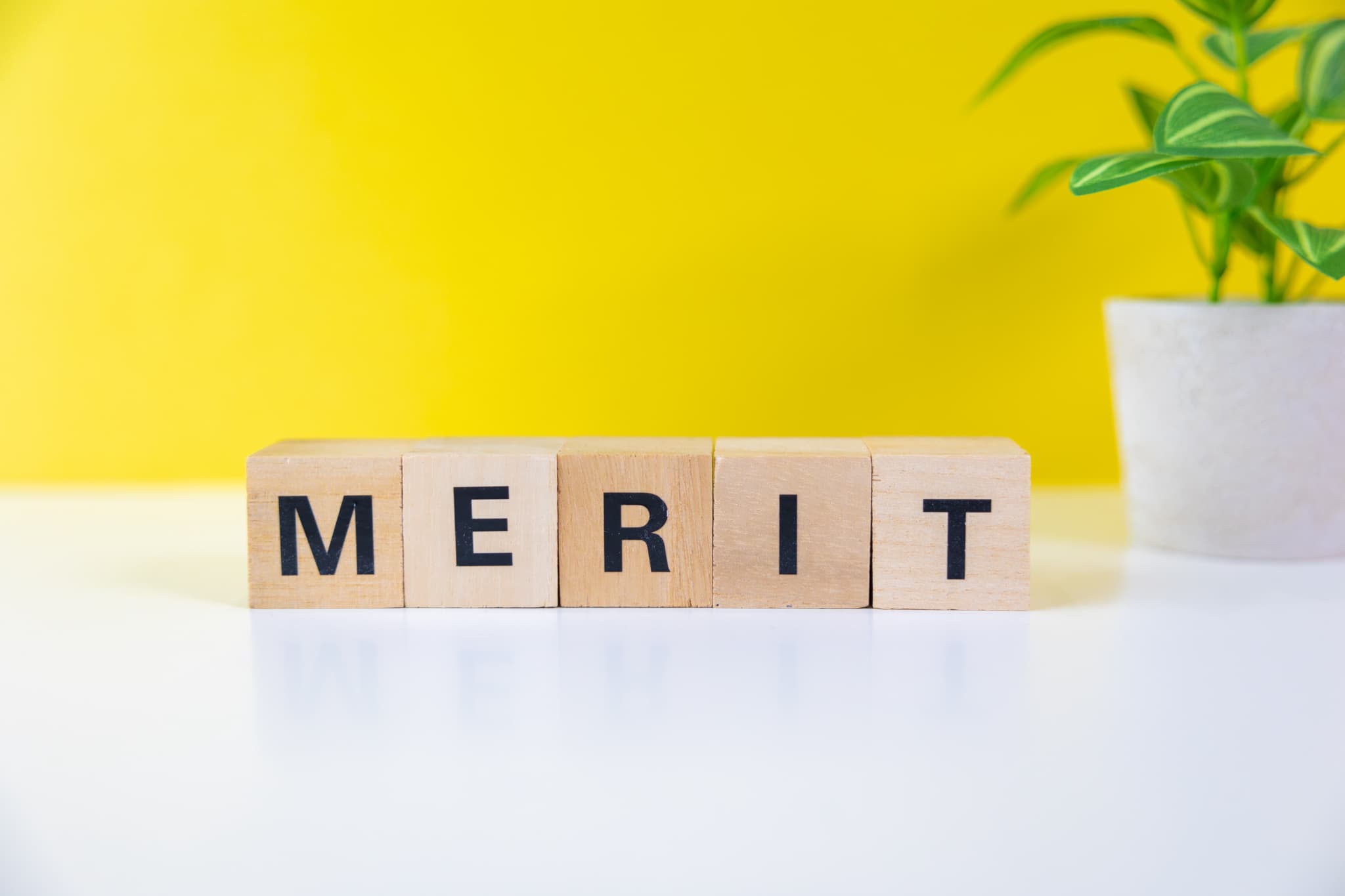 すきっ歯の治療にマウスピース矯正を選択するメリットのイメージ