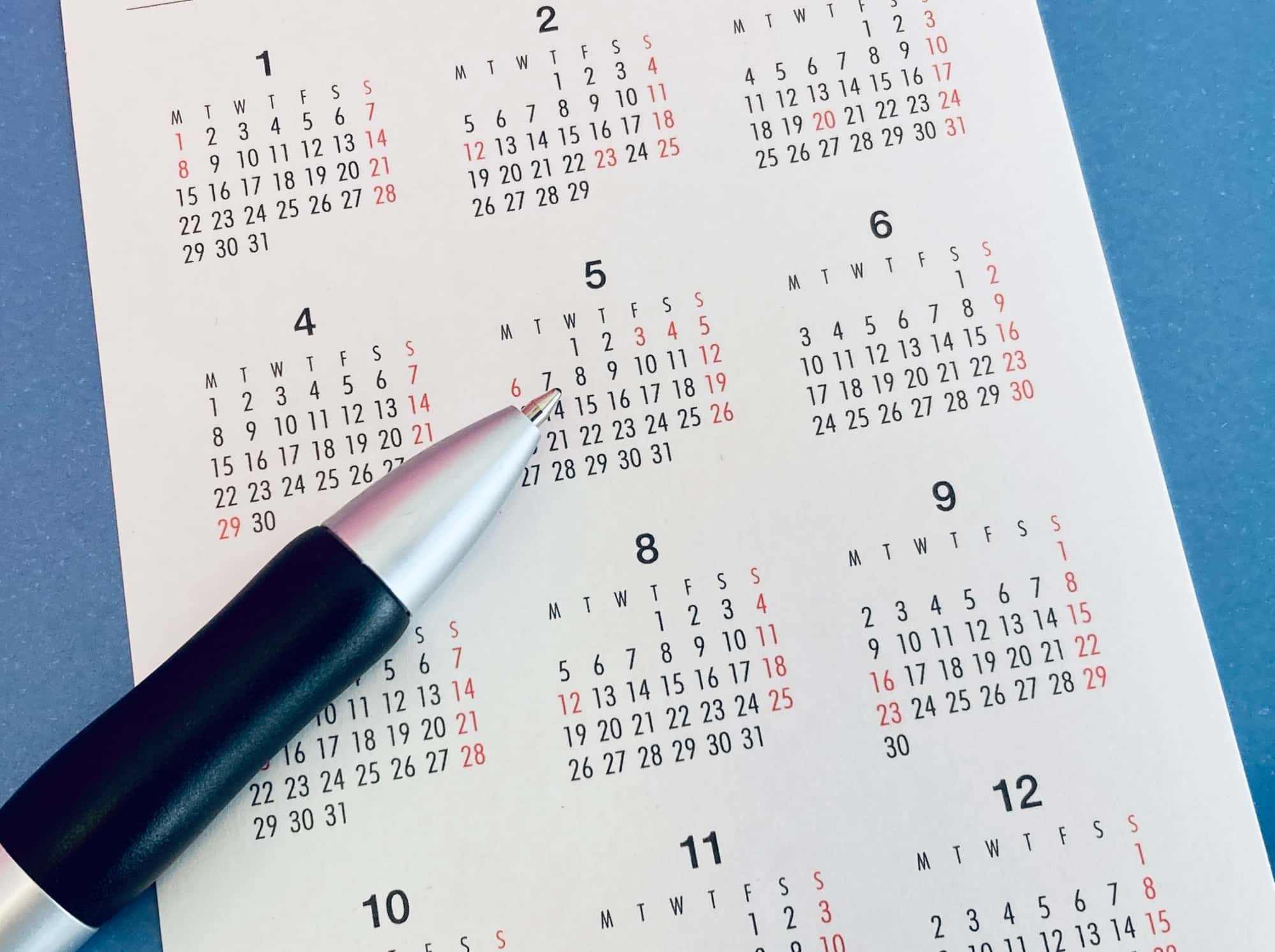 歯列矯正の平均的な期間を説明するイメージ