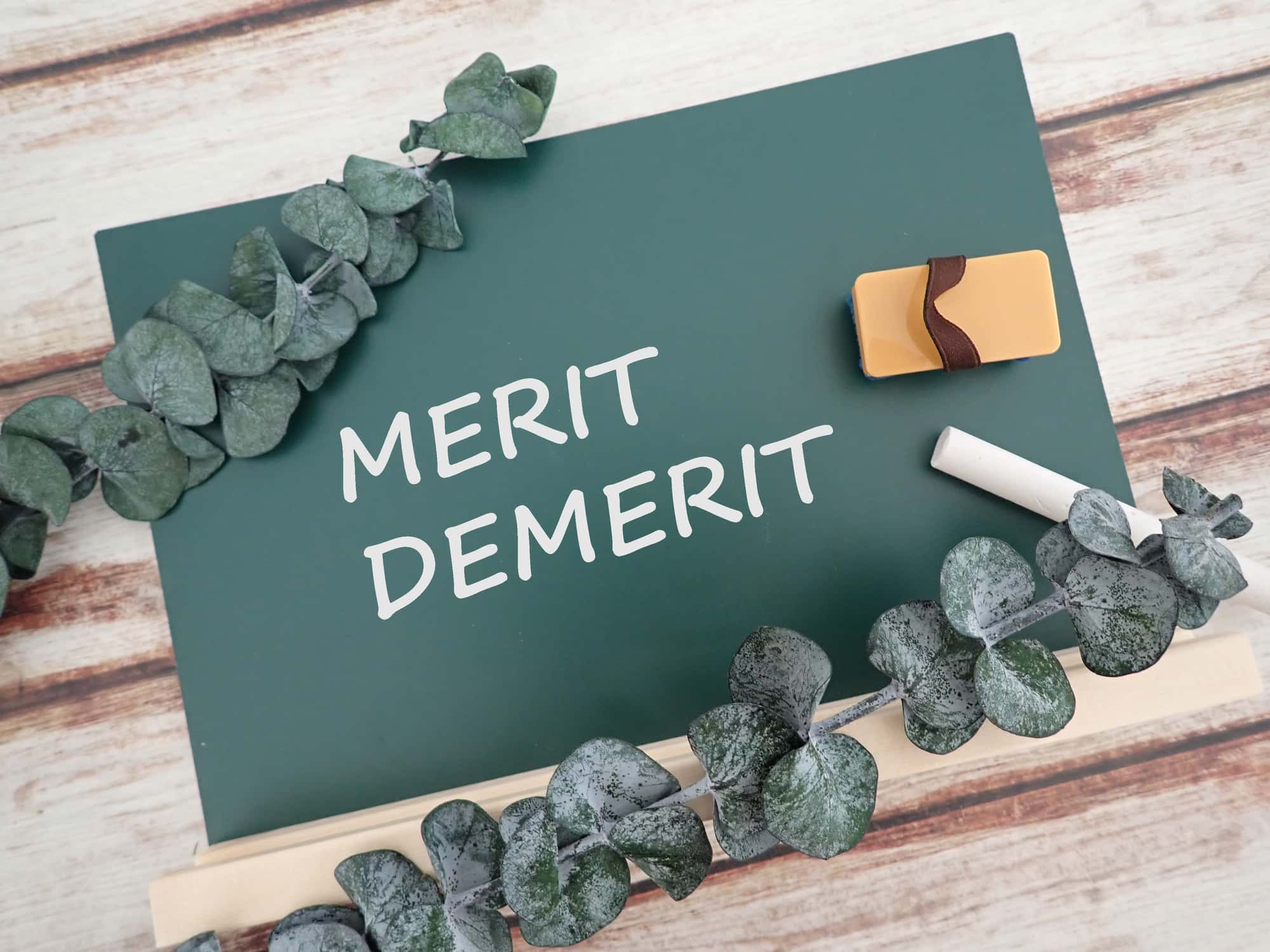 床矯正のメリットとデメリットを説明するイメージ