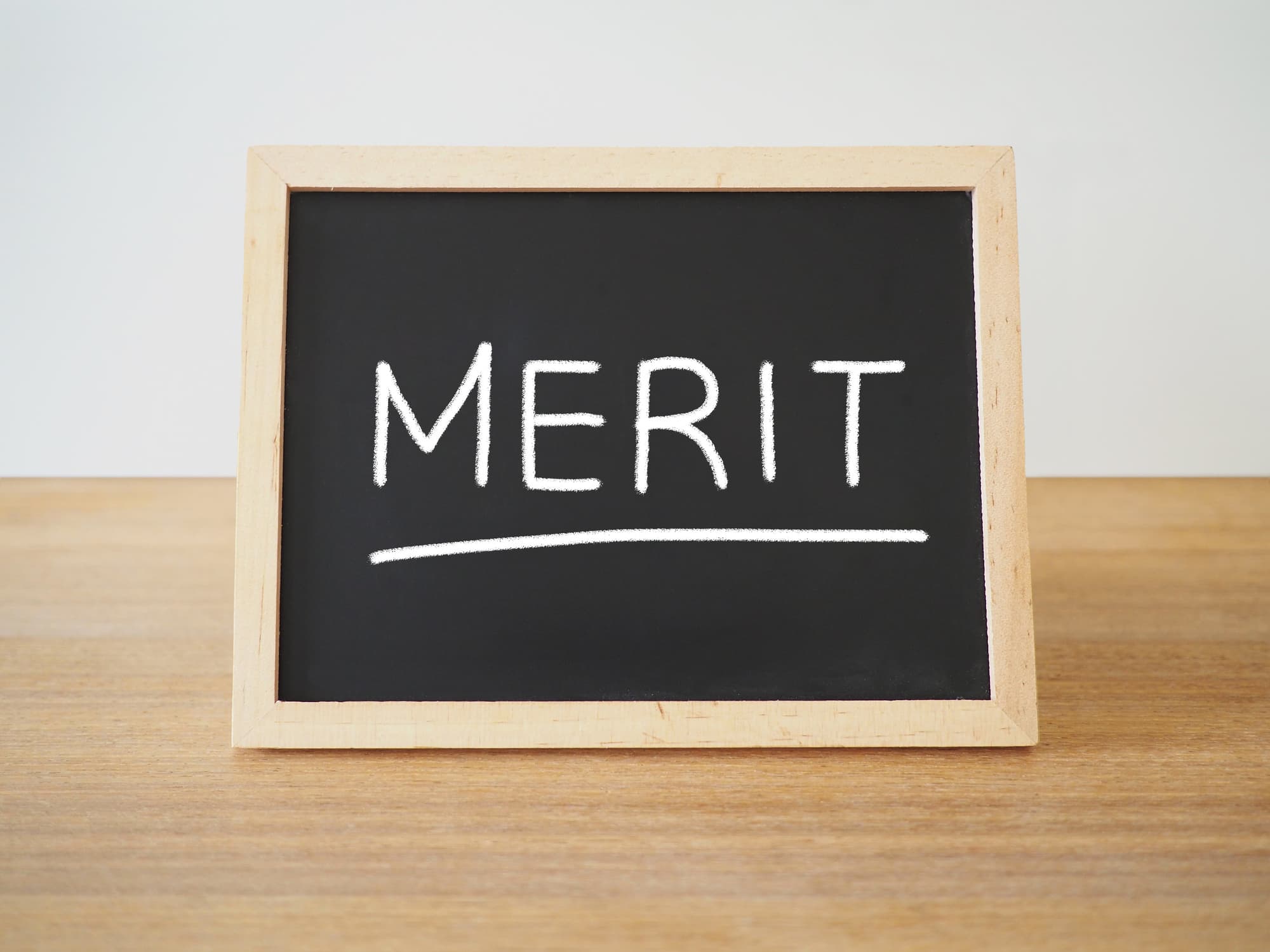 ワイヤー矯正で出っ歯を治すメリットのイメージ