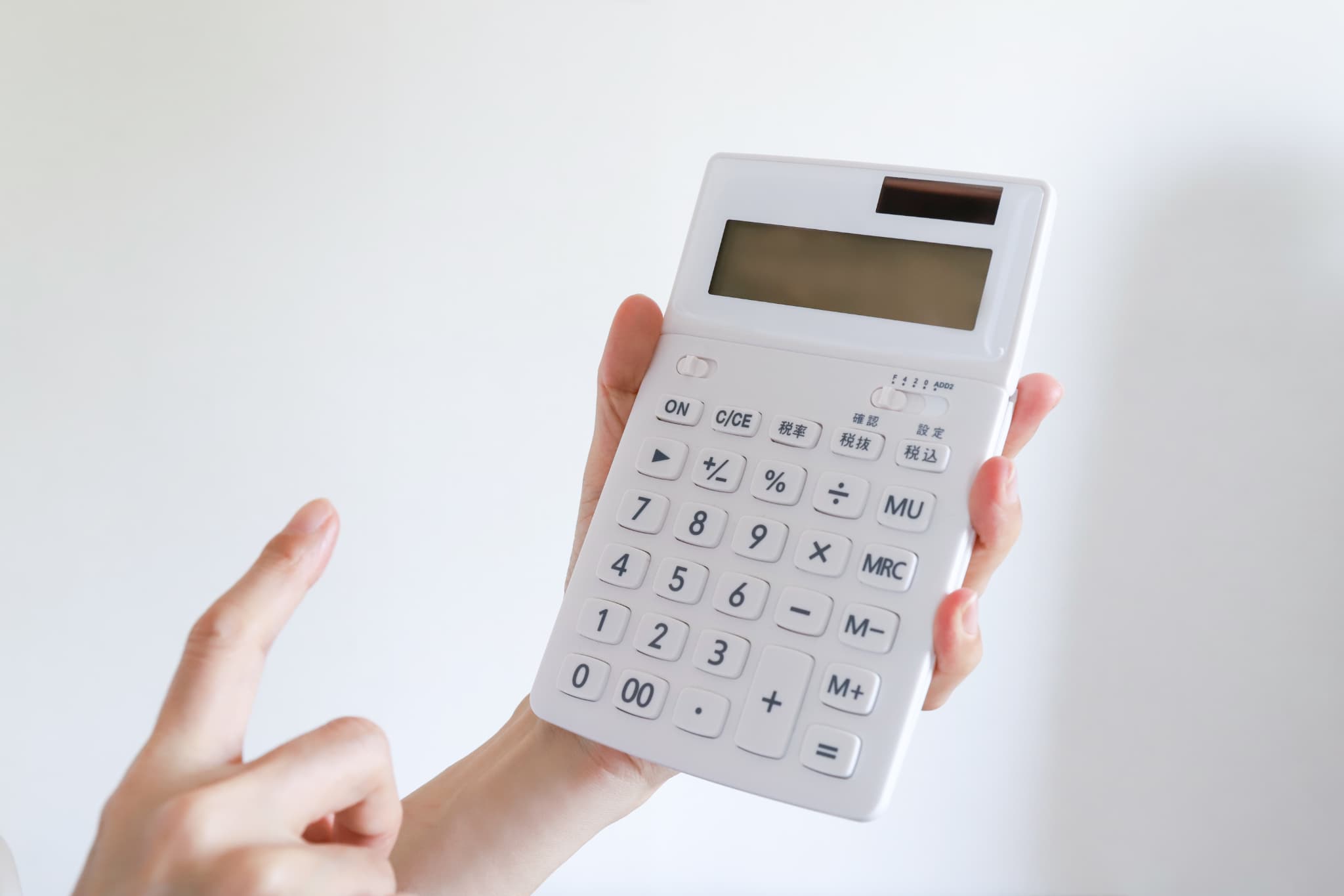 奥歯の部分入れ歯の費用を計算するイメージ