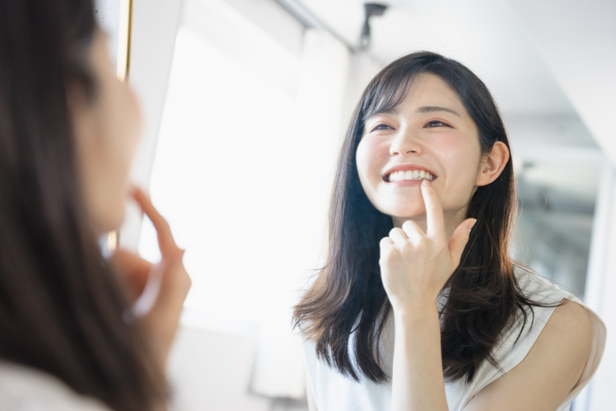 ホワイトニング治療で歯が綺麗になった女性