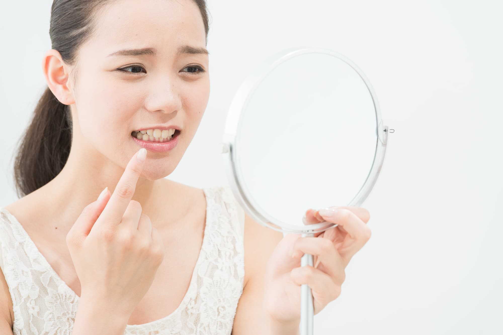 マウスピース矯正中の口臭を放置したことでお口のトラブルが気になりだした女性